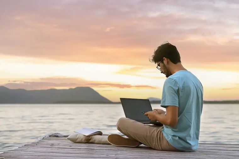 how to choose the right investment platform for expats