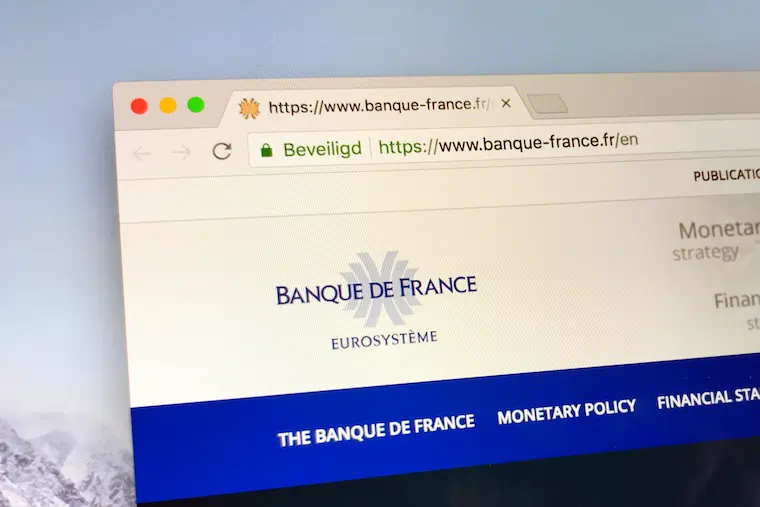 How to Open a French Bank Account - Américaine in France